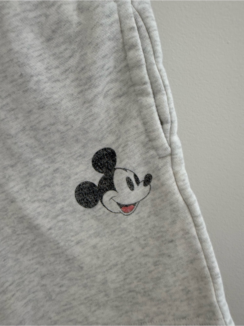 Disney x GAP Kids Gray Mickey Mouse Sweatshirt & Shorts Set size 5 - Picture 4 of 6